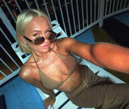 Элина Рахимова проводила брата и продолжает отдыхать в Таиланде одна