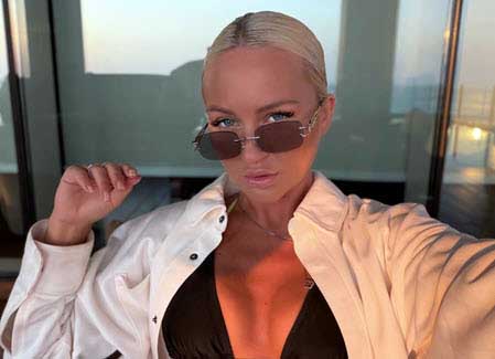 Элина Рахимова проводила брата и продолжает отдыхать в Таиланде одна