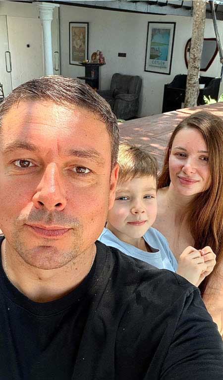 Андрей Чуев был очень рад видеть сына, которого к нему на Шри-Ланку привезла бывшая жена