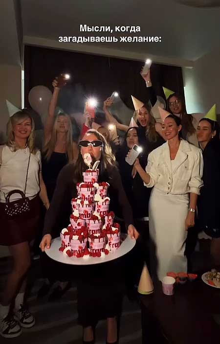 Лиза Полыгалова получила в подарок на ДР от жениха серьги с бриллиантами