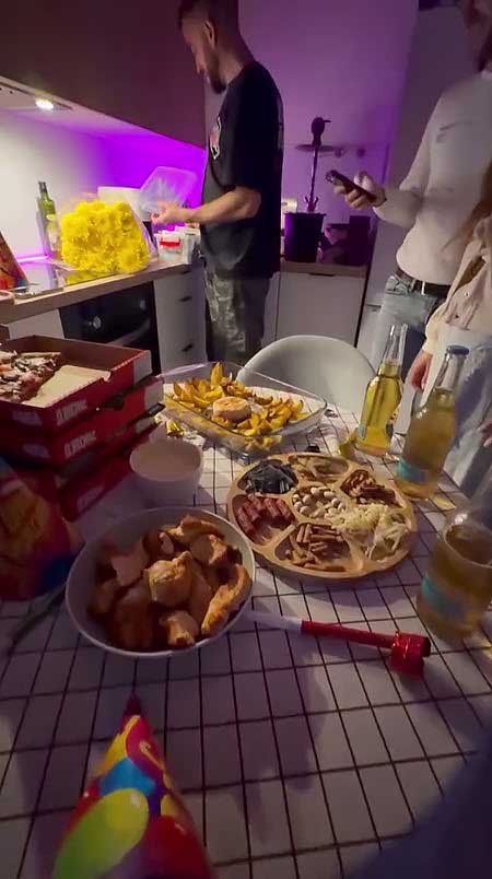 Тигран с Викой и Никита Гуранда поздравили Катю Квашникову с юбилеем