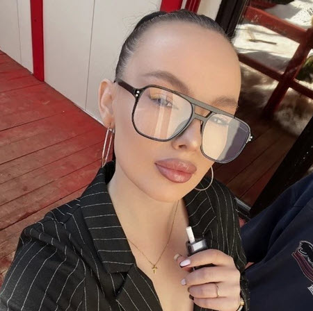 Два психолога проекта Светлана Прель и участница Даша Обирина обменялись «комплиментами» в адрес друг друга