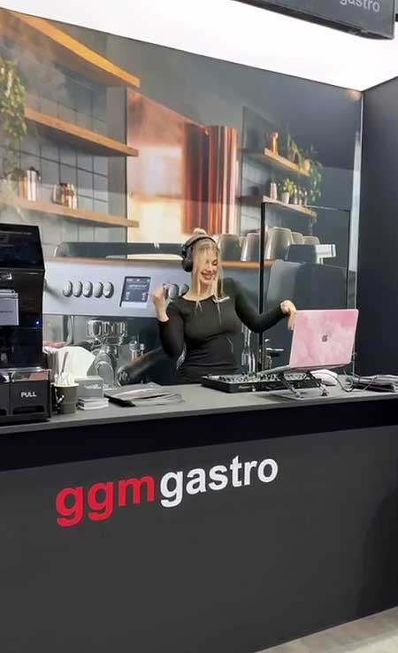 Ромашовы в Китае – Женя снимается в кино, а Настя едет на гастроли в Шанхай