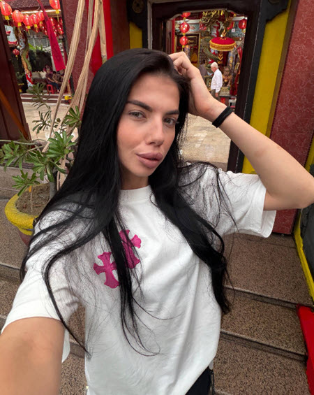 Пингвинова думает о возвращении на Дом 2, ее прихода ждет Роман Кузин