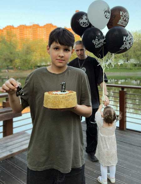 Сыну Саши Гобозова и Алианы Устиненко исполнилось 12 лет