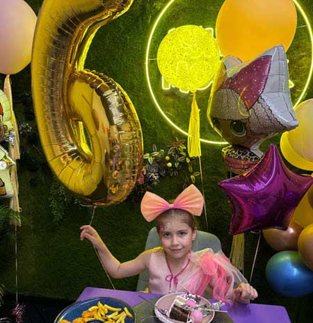 Младшей дочери Оли Рапунцель и Димы Дмитренко исполнилось 6 лет