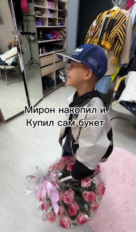 Нелли Ермолаева с детских лет приучает сына красиво ухаживать за девушками