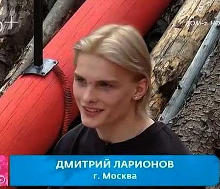 Вероника пользуется популярностью у молодых парней, а вот у Элины отношения не складываются