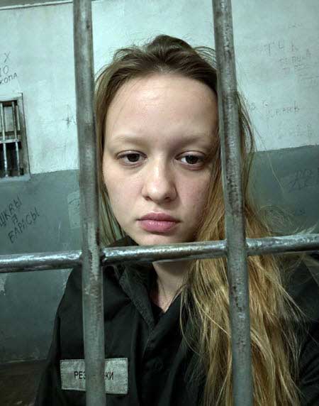 Бывшая участница проекта Настя Брагина прошлась по городу без одежды и белья