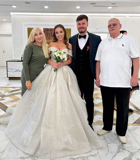 Сергей Хорошев пригласил жену отметить вместе годовщину свадьбы
