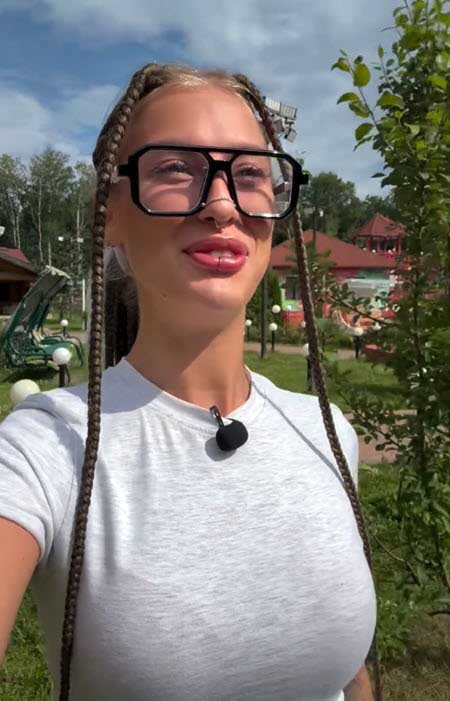Ивана Михайличенко считает, что парням стоит держаться подальше от Вероники Строгановой