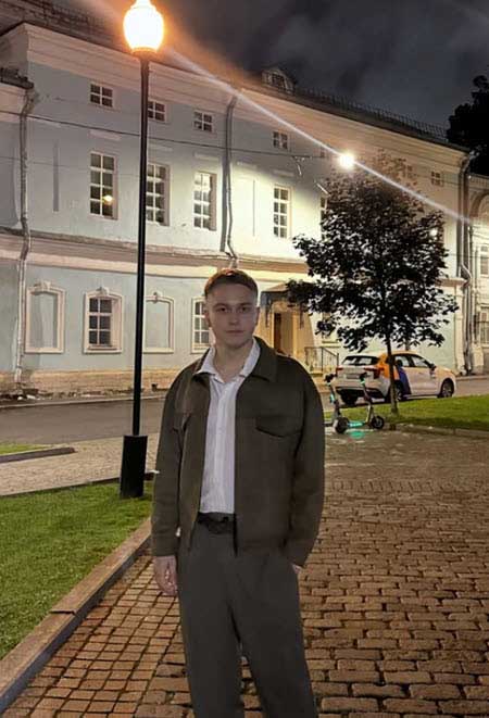 Тайный поклонник Вероники, что прислал ей цветы, больше не тайный