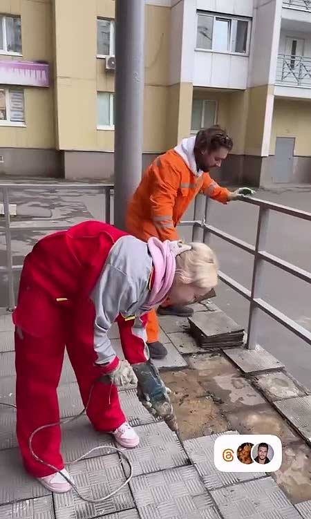 Вика Кулагина теперь не только тусуется в компании Безуса и Ромашовых, но и работает на стройке с Лешей и Женей