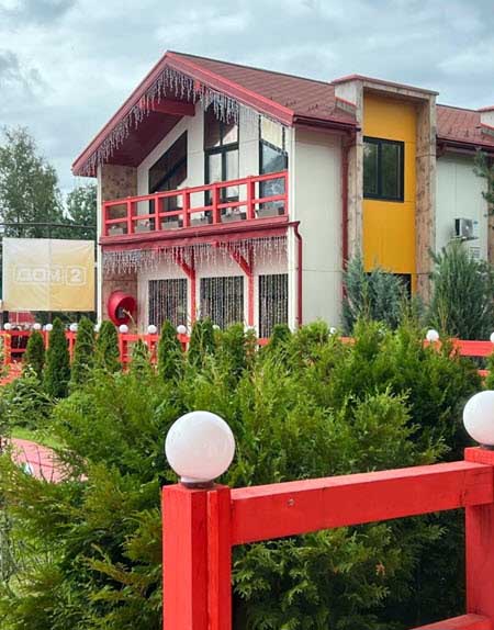 На поляне звездные гости Алексей Безус, Никита Гуранда и семья Салибековых
